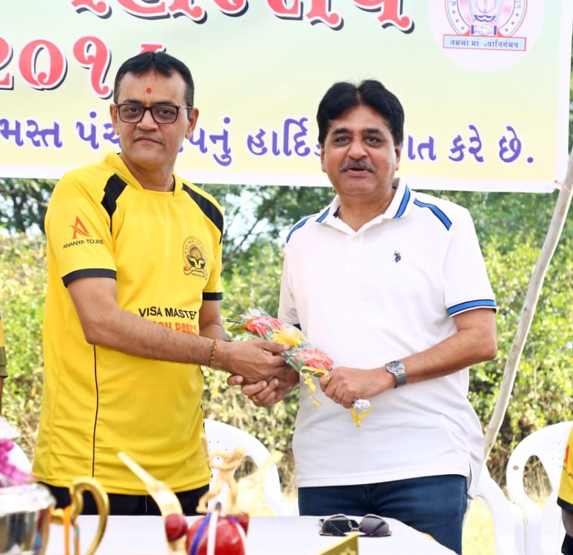 MAHAMANDAL PRAMUKH SHRI HEMANTBHAI MISTRY NU SWAGAT SURAT PANCH PRAMUKH SHRI MUKESHBHAI PANCHOLI.jpeg